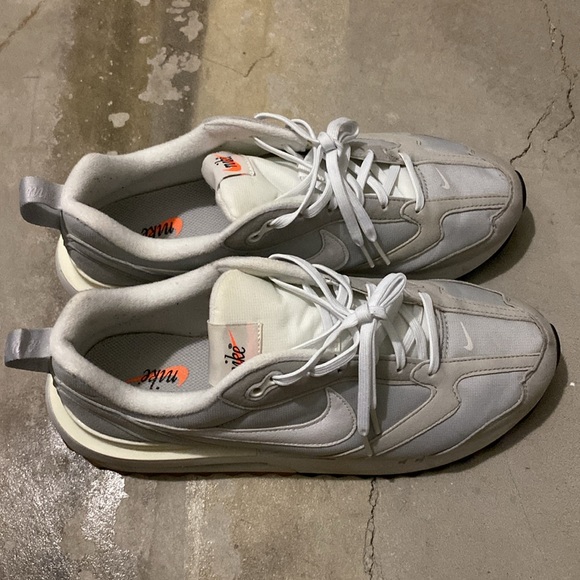 Nike shoes - Picture 5 of 6